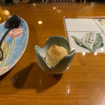 ３丁目のカレー屋さん  - お通しのミニシュークリーム