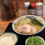 中華蕎麦 春馬 - 朝ラーセット（普）700円に九条ねぎTP100円
