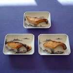 越後村上 うおや - 或る日の朝食に (右下のものだけ串打ちした)