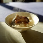 越後村上 うおや - 翌朝に残した皮と腹骨 (すだれ骨、ガンバラ) に付いている皮と腹身を茹でて茶漬けにする。これ最高！！！！！