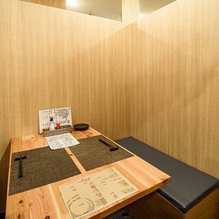 2～4名様用のテーブル席となっております。