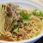 松屋 - 牛肉と麺を絡めて