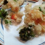 手打うどん かとう - 旬野菜と海老のかき揚げ