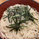 更科 - お蕎麦もしっかりと〆られていて、喉越しバッチリ！