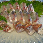 博多料亭 稚加榮 - ２種類のカットで、最高に美味しい関鯵のお刺し身