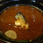 博多料亭 稚加榮 - オコゼの頭と中骨の赤出汁