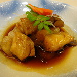 博多料亭 稚加榮 - 肉厚で脂がのったアラの煮付け