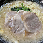 横浜家系ラーメン 鶴乃家 - チャーシュー2枚増し