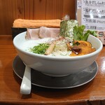 暁 製麺 - 横から