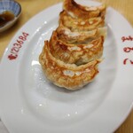 丸五食堂 - 餃子@550(写真前に１つ食べた)