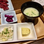 松庵 韓菜房 - カルビ・ハラミ御膳(小鉢、漬物、とろ旨玉子スープ)