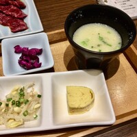 松庵 韓菜房 栄大津通店 - カルビ・ハラミ御膳(小鉢、漬物、とろ旨玉子スープ)