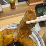 Niigata Katsudon Tare Katsu - 薄めのサクサクカツ！カットしてくれます。