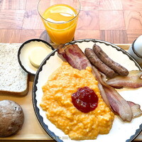 ザ タヴァン グリル＆ラウンジ - ビュッフェコーナーから数品