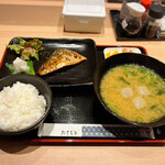 お魚定食 朝げ屋 - 朝食 焼塩さば 500円