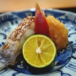 茜坂大沼 - 太刀魚の筒切りの炭火焼き　リンゴと大根の染めおろしを添えて。人生一美味しい太刀魚だったかも。なぜかあざとさを感じる(笑)優しい笑顔の下に、ほくそ笑んでいる大沼さんが見えた気がした(笑)