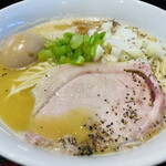 鎌ヶ谷 製麺堂てつ - 日替り限定のつくば茜鶏の濃厚鶏白湯ラーメン＋大盛（240g）＋半熟味玉