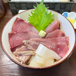 海女食堂 - 朝どれ地魚の海鮮丼