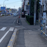 Sano Ramen Takano - もはやお店外観ではない、道の写真。