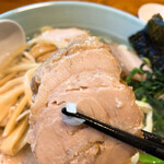 佐野ラ－メン たかの - 結構ヘビーなチャーシュー。喜多方坂内に似てるかな？