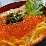 美咲和風レストラン - 美咲特選　鮭親子丼　２２００円