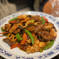 横浜中華街 重慶飯店 本館 - 牛肉とおこげのニンニク辛し炒め