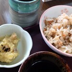 蕎麦正 - 栗とクルミの小鉢ときのこの炊き込みご飯