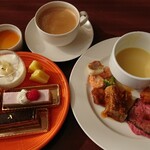 ブッフェレストラン トップ オブ ミヤコ - 最後に食べたローストビーフは柔らかかった。