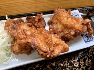 Chuukasoba Takechan - カリカリに揚げられた唐揚げ。
                        身は肉汁たっぷりで美味しい！
