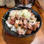 横浜家系ラーメン 三郷家 - 肉まぶし150円。