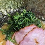 横浜家系ラーメン 三郷家 - ほうれん草。