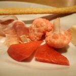 スガハラ - グリッシーニ + 生ハム + ピクルス + タレッジョチーズ（アップ）