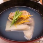 寿司割烹 魚紋 - お吸い物。この出汁の色！蛤。勿論美味しい(^-^)