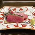 片折 - 迷い鰹のタタキ、脂が素晴らしい