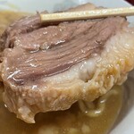 ラーメン二郎 - 【再訪】メガネ坊主君の時は豚の脂がそのまま
