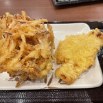 丸亀製麺 - 野菜かき揚げとカレイの天ぷら