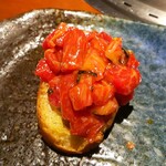 蕃 YORONIKU - ユッケのブルケッタ