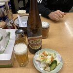 坂内食堂 - まずはビールだな。