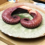 すし匠 - 大きな煮ダコが登場