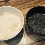 Karubi Taishou - ライス中＆ワカメスープ