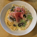 Cafe+Dinner Style - ドイツ産生ハムとキャベツ、オリーブのクリームスパゲッティ