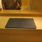 まんてん鮨 丸の内 - 内観_皿