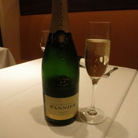 ルカンケ - NV CHAMPAGNE BRUT SELECTION PANNIER　1300円/120mlグラス
