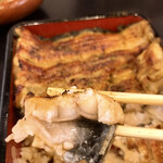 鰻家 - この厚み！