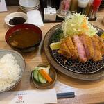 Tonkatsu Akari - 特リブロースかつ定食２２００円。  