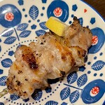 炭火焼鳥 ひらちゃん - 「 かっぱ 」
            身がいっぱいついた鶏軟骨。肉と軟骨の食感の違いが楽しい。
