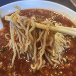 菊壱 - スープを絡めた麺