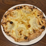 キッチン ニコリ - 3種のチーズピザ