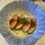 タナカ ロボ - ご飯が少ないけどやたら美味しい　鴨ロース丼¥400 