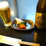 手打ち蕎麦 山城屋 - 料理写真:エビスビール&お通しの漬物